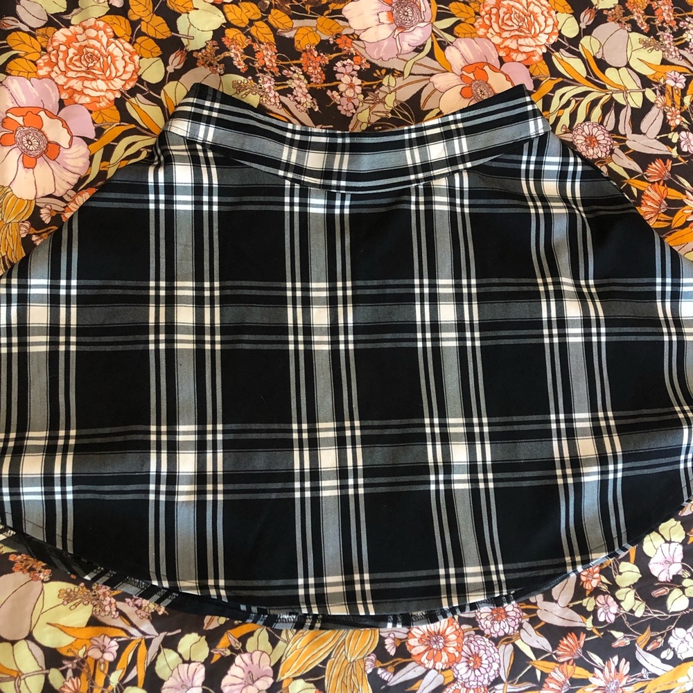 Black and White Plaid Circle Skirt - Picture 3 of 7